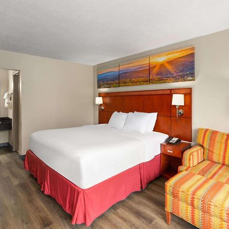 Days Inn By Wyndham Knoxville East Exteriör bild
