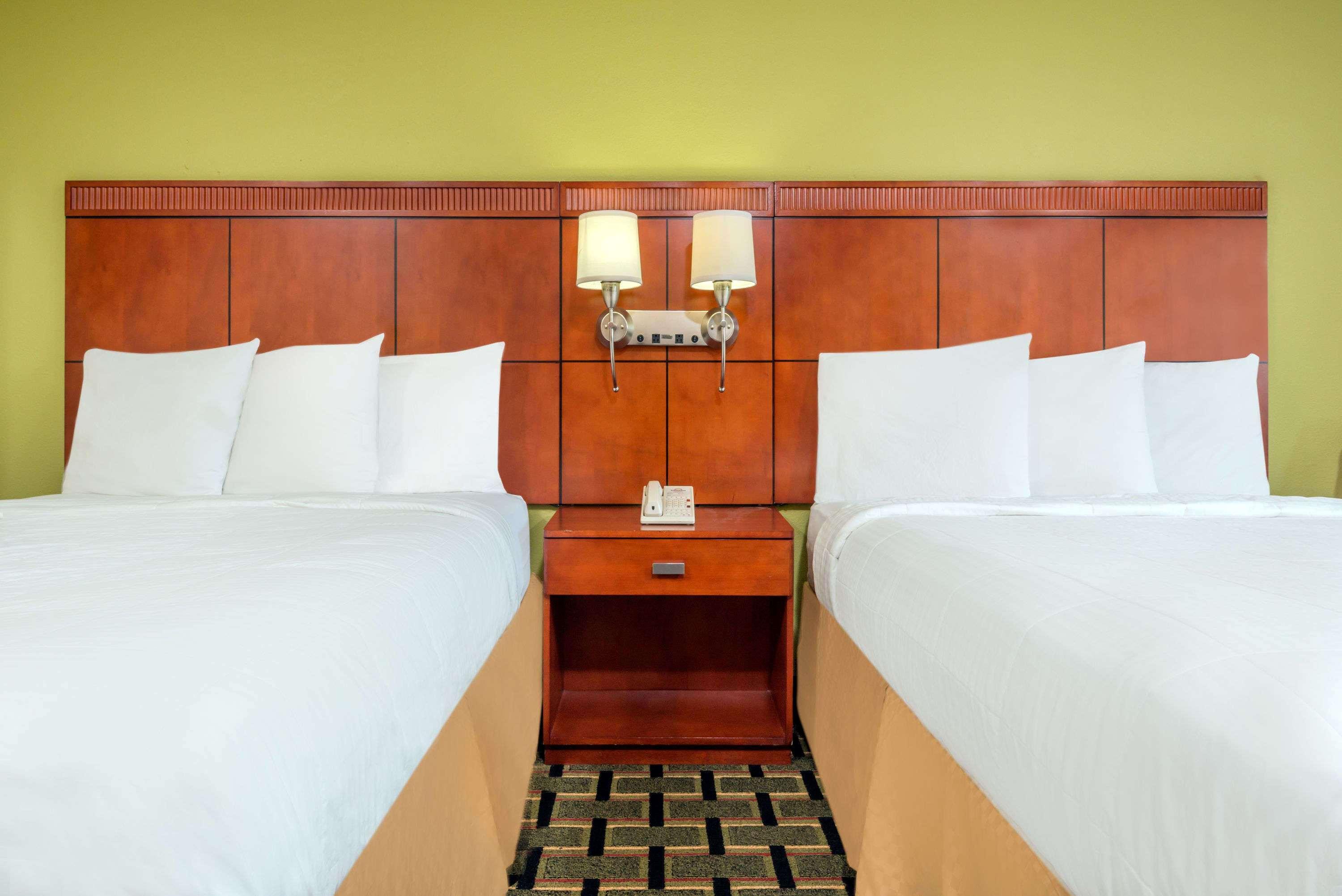 Days Inn By Wyndham Knoxville East Exteriör bild