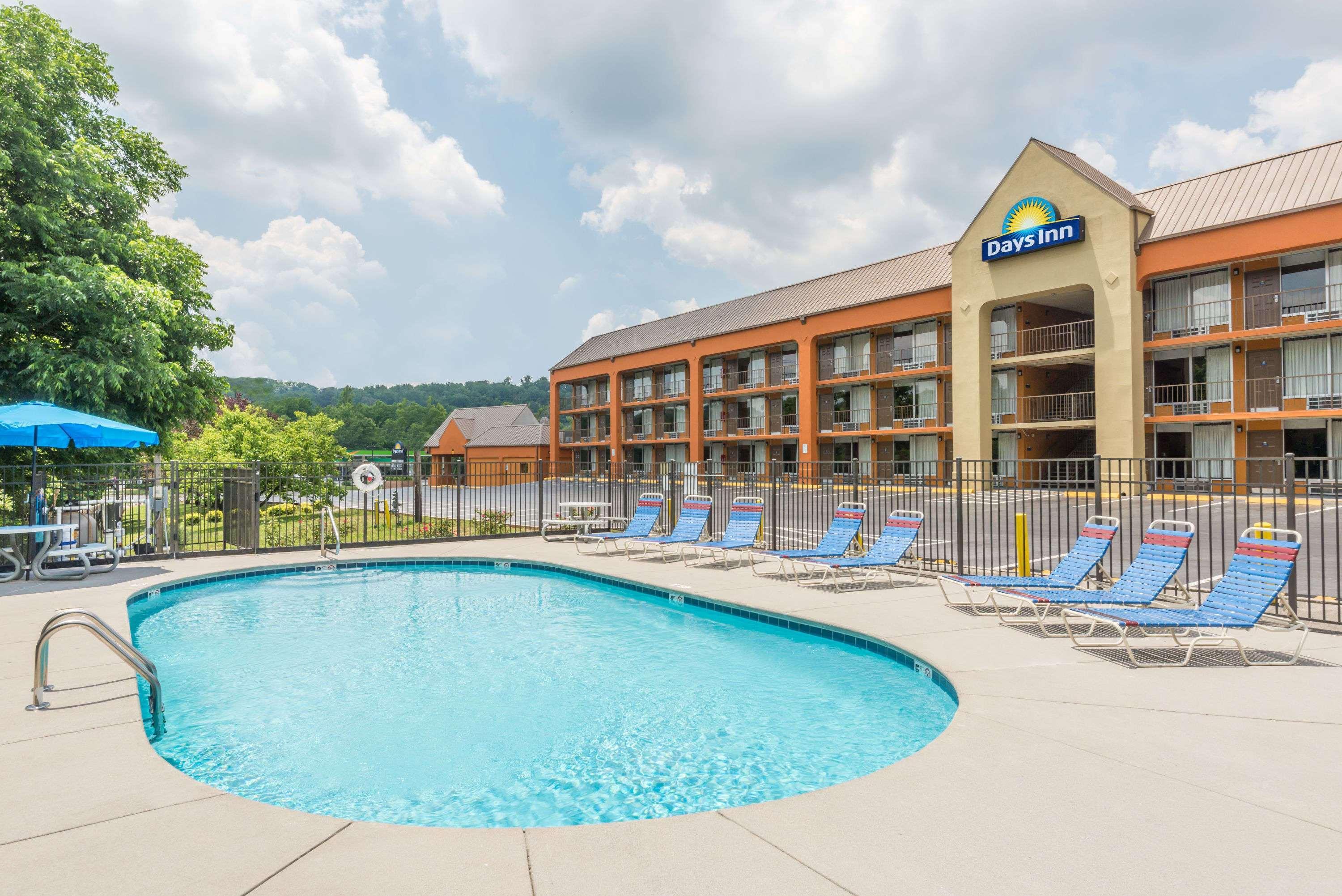 Days Inn By Wyndham Knoxville East Exteriör bild