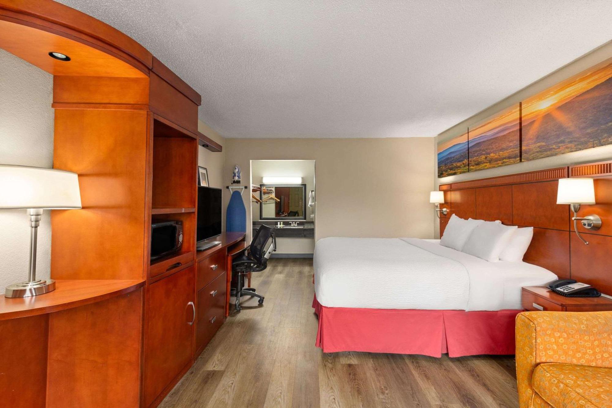 Days Inn By Wyndham Knoxville East Exteriör bild
