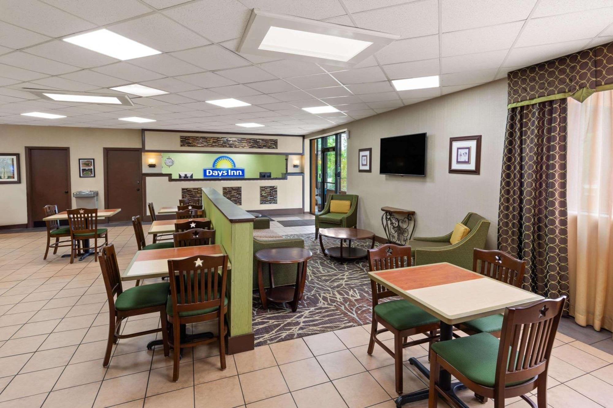 Days Inn By Wyndham Knoxville East Exteriör bild
